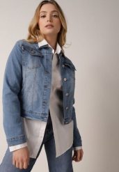 Jasnoniebieska Jeansowa Kurtka z Przetarciami i Kieszeniami z Klapami Hazelle. Niebieskie kurtki damskie Born2be, l, bez wzorów, z jeansu, bez kaptura. Za 139.99 zł.