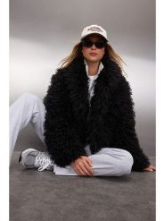 Trendyol Kurtka pluszowa w kolorze czarnym rozmiar: L. Czarne kurtki damskie Trendyol, l, bez wzorów, bez kaptura. Za 118.28 zł.