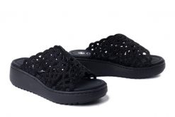 RIEKER V1789-00 black, klapki damskie. Czarne klapki damskie Rieker, bez wzorów, bez obcasa, bez zapięcia. Za 319.90 zł.