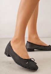 Czarne Siateczkowe Balerinki ze Skórzaną Wkładką Cyrkoniami i Kokardą Ravalana. Czarne balerinki damskie Born2be, z aplikacjami, z jeansu. Za 69.99 zł.