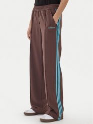 Adidas Spodnie dresowe JX5308 Brązowy Regular Fit. Brązowe spodnie dresowe damskie Adidas, xs, bez wzorów, z dresówki. Za 369.99 zł.