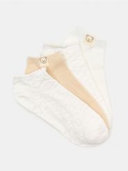 Bawełniane stopki 4 pack - kremowy. Białe skarpetki damskie Sinsay, bez wzorów, z bawełny. Za 12.99 zł.