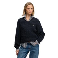 Damski oversize sweter z dekoltem w kształcie V Superdry. Niebieskie swetry klasyczne damskie Superdry, na zimę, bez kołnierzyka. Za 284.00 zł.