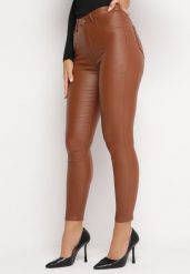 Jasnobrązowe Spodnie Skinny z Imitacji Skóry Daciss. Brązowe rurki damskie Born2be, bez wzorów, z jeansu. Za 79.99 zł.