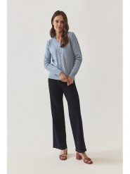 TATUUM Sweter w kolorze błękitnym rozmiar: S. Niebieskie swetry klasyczne damskie TATUUM, s, ze splotem, bez kołnierzyka. Za 157.73 zł.