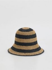 Pleciony kapelusz - czarny. Czarne kapelusze damskie Reserved, bez wzorów. Za 79.99 zł.