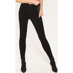 Jeansy high waist skinny - Czarny. Czarne jeansy damskie House. Za 79.99 zł.