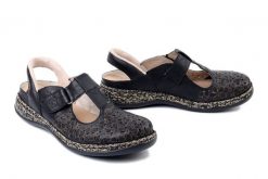RIEKER 46397-00 black, sandały damskie. Czarne sandały damskie Rieker, bez wzorów, z gumy, bez obcasa, bez zapięcia. Za 349.90 zł.