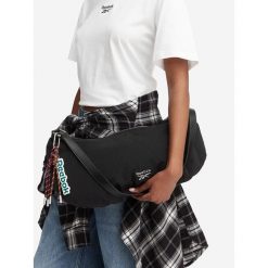 Torebka Reebok. Czarne torebki klasyczne damskie Reebok, bez dodatków. Za 129.99 zł.