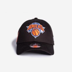 Czapka z daszkiem do koszykówki NBA New Era New York Knicks. Czapki z daszkiem damskie New Era, z aplikacjami, z bawełny. Za 119.99 zł.