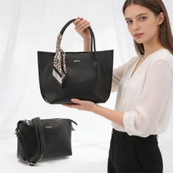 Torebka plus kosmetyczka damska Rieker, ze skóry ekologicznej o klasycznej formie z podwójnymi uchwytami i odpinanym paskiem praktyczna na co dzień i. Czarne shopper bag Rieker, bez wzorów, ze skóry ekologicznej, na ramię, bez dodatków. Za 279.00 zł.