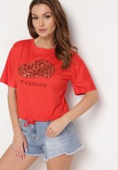 Czerwony T-shirt Ściągany na Dole Troczkiem z Cyrkoniami i Nadrukiem Moasstra. Czerwone t-shirty damskie Born2be, z aplikacjami, z jeansu, bez kołnierzyka. Za 64.99 zł.