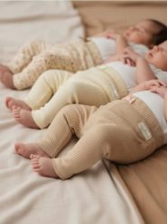 Legginsy 3 pack - kremowy. Białe legginsy damskie Sinsay, l, bez wzorów. W wyprzedaży za 24.99 zł.