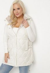 Jasnobeżowa Kamizelka Pikowana z Odpinanym Kapturem i Kieszeniami Eravindia. Brązowe kamizelki damskie Born2be, plus size, bez wzorów, z jeansu. Za 189.99 zł.