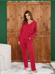 Piżama dwuczęściowa w świąteczne serduszka - czerwony. Czerwone piżamy damskie Sinsay, bez wzorów, z bawełny, bez ramiączek. Za 79.99 zł.