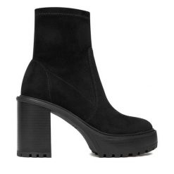 Botki Nine West. Czarne botki damskie Nine West, bez obcasa, na słupku, bez zapięcia. Za 299.99 zł.