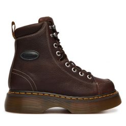 Trzewiki Dr. Martens. Brązowe botki damskie Dr Martens, bez obcasa, na płaskiej podeszwie, bez zapięcia. Za 899.99 zł.