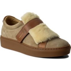 Półbuty GANT - Anne 15573088 Dry Sand G22. Brązowe czółenka damskie Gant, z materiału, na koturnie. W wyprzedaży za 309.00 zł.