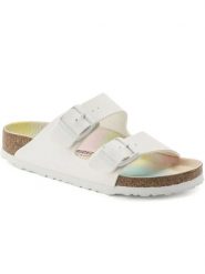 Birkenstock Klapki "Arizona" w kolorze białym rozmiar: 37. Białe klapki damskie Birkenstock, bez wzorów, z otwartym noskiem, bez obcasa, bez zapięcia. Za 373.35 zł.