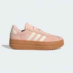 Buty VL Court Bold. Czerwone obuwie sportowe damskie Adidas, bez zapięcia, na fitness i siłownię. Za 352.00 zł.
