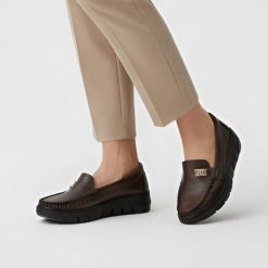 Półbuty damskie Armodo, mokasyny na płaskim obcasie i ze skóry naturalnej, czekoladowo-złote, 10167-S-Czekolada-Zl. Brązowe mokasyny damskie Armodo, ze skóry, bez obcasa. Za 305.99 zł.