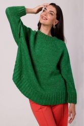 Luźny sweter damski z szerokimi rękawami zielony. Zielone swetry klasyczne damskie BE Knit, uniwersalny, z jeansu, bez kołnierzyka. Za 249.00 zł.
