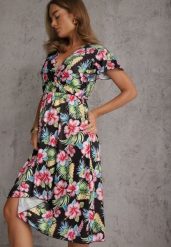 Czarna Kopertowa Sukienka z Wiskozą i Gumką w Talii w Tropikalne Kwiaty Chionobe. Czarne sukienki damskie Renee, bez wzorów, z materiału, eleganckie, bez ramiączek. Za 69.99 zł.