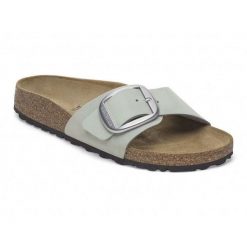 Klapki Birkenstock Madrid Big Buckle 1024097 zielone. Zielone klapki damskie bez wzorów, ze skóry, bez obcasa, bez zapięcia. Za 692.72 zł.