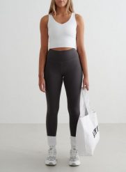 Damskie leginsy wysoki stan, squat proof, szybkoschnące Sense ciemnoszary. Szare legginsy sportowe damskie Aim'n, xl, bez wzorów, z elastanu, z podwyższonym stanem, na fitness i siłownię. Za 296.00 zł.