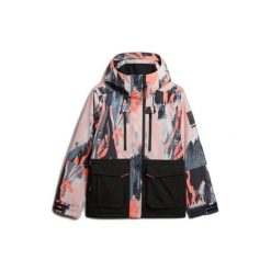 Damska kurtka narciarska Superdry Ultimate Freestyle. Czerwone kurtki sportowe damskie Superdry, na zimę, bez wzorów, bez kaptura. W wyprzedaży za 1,111.45 zł.