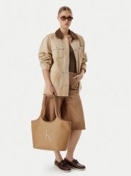 Calvin Klein Torebka Bold Ck LV04F3562G Beżowy. Brązowe shopper bag Calvin Klein, bez wzorów, ze skóry, bez dodatków. Za 529.99 zł.
