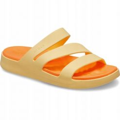 Klapki Dla Dorosłych Crocs Getaway Strappy Sandal W 209587. Brązowe klapki damskie Crocs, bez wzorów, z materiału, bez obcasa, bez zapięcia. Za 159.99 zł.