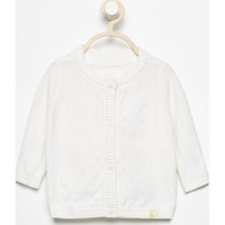 Biały rozpinany sweter - Kremowy. Białe bluzy niemowlęce Reserved. W wyprzedaży za 29.99 zł.