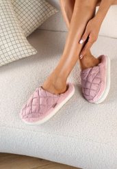 Różowe Kapcie na Niskiej Platformie z Pikowanym Noskiem Lavemese. Czerwone kapcie damskie Born2be. Za 29.99 zł.