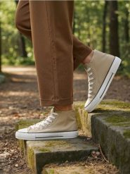 Trampki za kostkę - beżowy. Brązowe trampki damskie Sinsay, bez wzorów, za kostkę, bez zapięcia. W wyprzedaży za 24.99 zł.