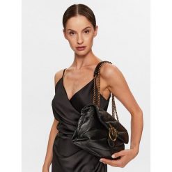 Torebka PINKO. Czarne torebki wieczorowe damskie Pinko, bez wzorów, bez dodatków. Za 1,779.00 zł.