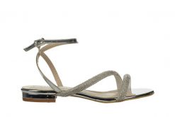 Sandały Bayla-187 1719 Silver 187112, Srebrny, Skóra ekologiczna - 37. Szare sandały damskie Bayla, bez wzorów, z lakierowanej skóry, bez obcasa, na obcasie, bez zapięcia. W wyprzedaży za 179.10 zł.