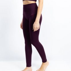 Legginsy sportowe damskie Xtreme Sportswear. Czerwone legginsy sportowe damskie XTREME SOCKSWEAR, bez wzorów, z elastanu, na fitness i siłownię. Za 142.99 zł.