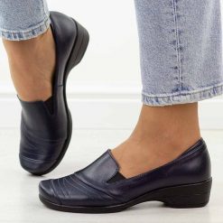 Granatowe skórzane Polskie półbuty damskie Gregors 421. Czarne półbuty damskie GREGORS, na wiosnę, bez wzorów, z jeansu, bez obcasa, na koturnie, bez zapięcia. Za 349.00 zł.