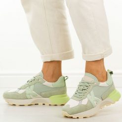 Zielone skórzane sneakersy damskie Kobbo 66954. Zielone obuwie sportowe casual damskie Kobbo, z jeansu, trekkingowe. Za 249.00 zł.