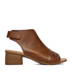 Sandały Remonte. Brązowe sandały damskie Remonte, bez wzorów, bez obcasa, na słupku, bez zapięcia. Za 379.99 zł.