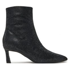 Botki Steve Madden. Czarne botki damskie Steve Madden, bez obcasa, na szpilce, bez zapięcia. Za 549.99 zł.