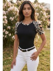 SOULSHAE Koszulka w kolorze czarnym rozmiar: L/XL. Czarne bluzki damskie SOULSHAE, l, bez wzorów, z wiskozy, bez kołnierzyka, bez ramiączek. Za 85.95 zł.