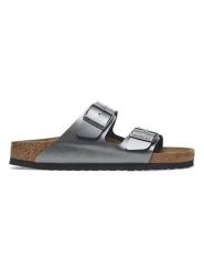 Birkenstock Klapki "Arizona" w kolorze czarnym rozmiar: 38. Czarne klapki damskie Birkenstock, bez wzorów, z otwartym noskiem, bez obcasa, bez zapięcia. Za 336.61 zł.