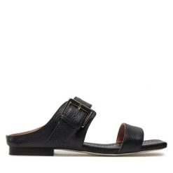 Klapki Pollini. Czarne klapki damskie Pollini, bez wzorów, bez obcasa, bez zapięcia. Za 1,799.00 zł.
