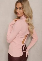 Jasnoróżowy Dopasowany Golf z Prążkowanej Dzianiny z Wiskozą z Wiązaniem i Wycięciem z Tyłu Voretta. Czerwone golfy damskie Renee, m, bez wzorów, z dzianiny, bez ramiączek. Za 84.99 zł.