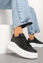 Czarne Gładkie Sneakersy z Ekoskóry na Grubej Podeszwie ze Sznurowaniem Avara. Czarne obuwie sportowe damskie Born2be, bez zapięcia. Za 79.99 zł.