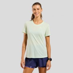 Koszulka damska Odlo ESSENTIAL LINENCOOL T-shirt crew neck s/s. Zielone bluzki damskie ODLO, s, bez wzorów, sportowe, bez kołnierzyka, bez ramiączek. Za 208.50 zł.