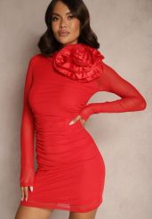 Czerwona Koktajlowa Sukienka o Dopasowanym Kroju z Kwiatową Aplikacją 3D Besisha. Czerwone sukienki damskie Renee, z aplikacjami, eleganckie, bez ramiączek. Za 54.99 zł.