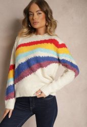 Jasnobeżowy Sweter Ozdobiony Ukośnymi Paskami Zenstina. Brązowe swetry klasyczne damskie Renee, z jeansu, bez kołnierzyka. Za 129.99 zł.